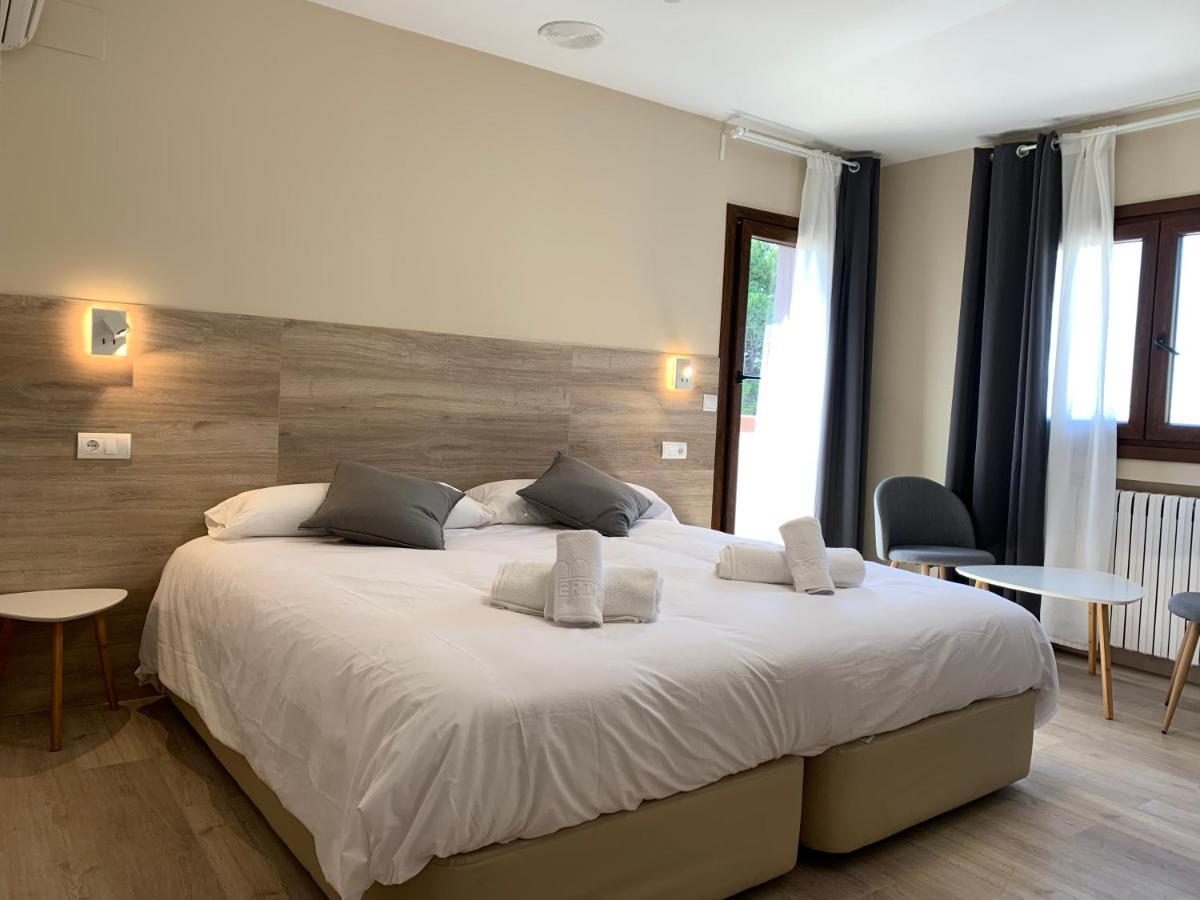 Hotel El Cobertizo Plasencia del Monte Zewnętrze zdjęcie