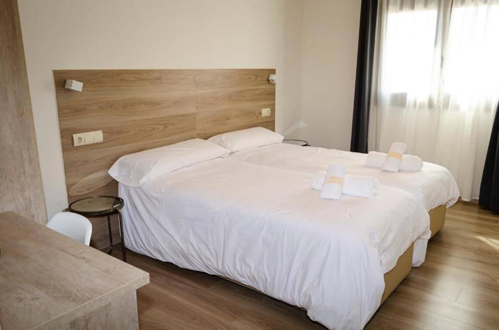 Hotel El Cobertizo Plasencia del Monte Zewnętrze zdjęcie